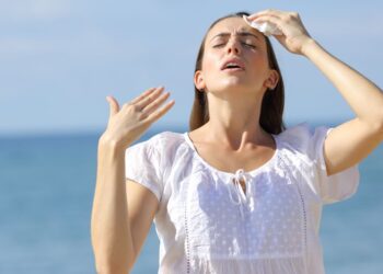 España afronta un fin de semana de calor persistente con recomendaciones sanitarias para evitar golpes de calor.