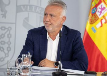 Ángel Víctor Torres respalda a Marlaska y niega que el CNI alertara de una entrada masiva de migrantes en Ceuta Ángel Víctor Torres respalda a Marlaska y niega que el CNI alertara de una entrada masiva de migrantes en Ceuta