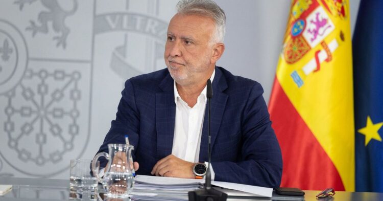 Ángel Víctor Torres respalda a Marlaska y niega que el CNI alertara de una entrada masiva de migrantes en Ceuta Ángel Víctor Torres respalda a Marlaska y niega que el CNI alertara de una entrada masiva de migrantes en Ceuta