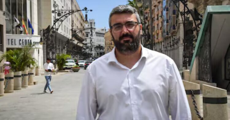 El diputado Melchor León insiste en la dimisión del delegado del Gobierno en Ceuta y exige no convertir la ciudad en «un gran CETI» El diputado Melchor León insiste en la dimisión del delegado del Gobierno en Ceuta y exige no convertir la ciudad en «un gran CETI»