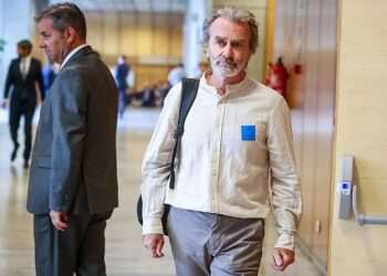 Fernando Simón se desplaza a Ceuta para evaluar el riesgo epidemiológico tras la crisis migratoria Fernando Simón se desplaza a Ceuta para evaluar el riesgo epidemiológico tras la crisis migratoria