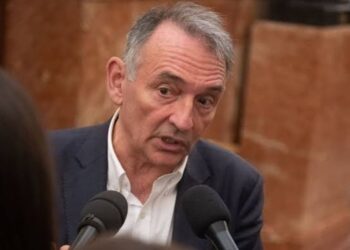 Enrique Santiago (Sumar) niega la colaboración de Marruecos y exige trasladar a los migrantes de Ceuta a la Península Enrique Santiago (Sumar) niega la colaboración de Marruecos y exige trasladar a los migrantes de Ceuta a la Península
