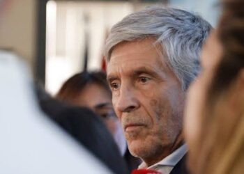 Marlaska cifra en 5.000 los migrantes que permanecen en Ceuta y anuncia 35,5 millones para reforzar los espigones y crear un nuevo centro
