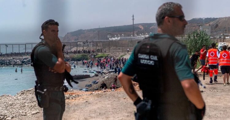 Detenidos dos migrantes en Ceuta tras agredir a un guardia civil durante una persecución en el muelle Alfau
