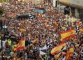 Las protestas escalan en Ceuta entre fuertes cargas policiales e intentos de enfrentamiento en las playas Las protestas escalan en Ceuta entre fuertes cargas policiales e intentos de enfrentamiento en las playas