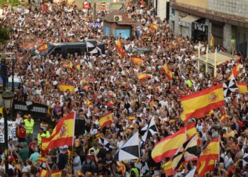 Las protestas escalan en Ceuta entre fuertes cargas policiales e intentos de enfrentamiento en las playas