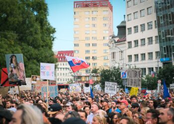 Protesta en Ceuta contra la gestión del Gobierno: del Sardinero a Los Reyes