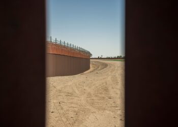 Refuerzo en el triaje de inmigrantes en Ceuta Refuerzo en el triaje de inmigrantes en Ceuta