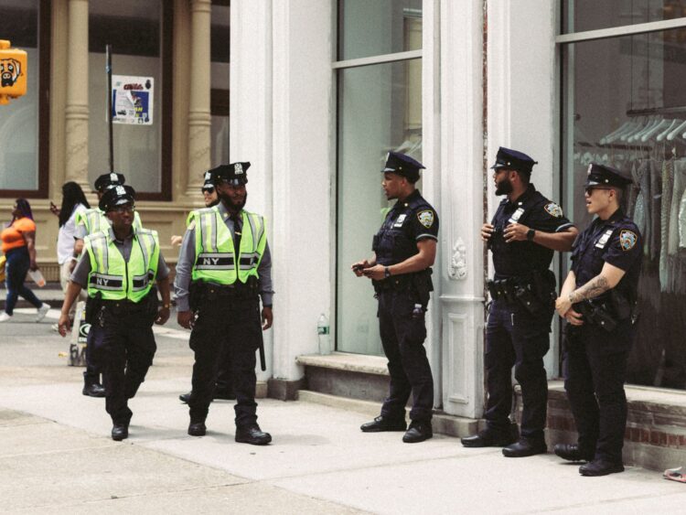 La Policía Nacional imparte a los agentes un curso de reanimación cardiopulmonar y uso de desfibriladores