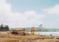 Ceuta: manifestantes intentan quemar asentamientos en la playa Ceuta: manifestantes intentan quemar asentamientos en la playa
