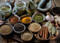 Especias básicas: cuáles tener y cómo usarlas sin complicarte