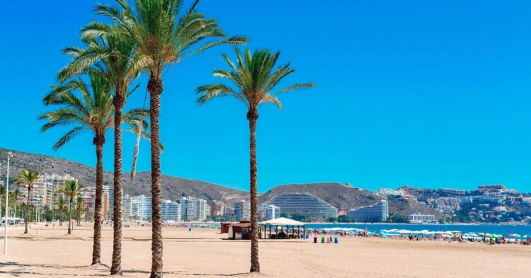 La Guardia Civil investiga el hallazgo de los cadáveres de un matrimonio en el jacuzzi de su vivienda en Cullera