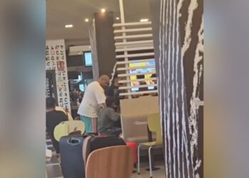 Abu Bakr Azaitar, el exluchador cercano a Mohamed VI que repartió comida en Ceuta Abu Bakr Azaitar, el exluchador cercano a Mohamed VI que repartió comida en Ceuta