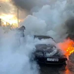 Vandalismo en Ceuta: coches y contenedores arden en llamas