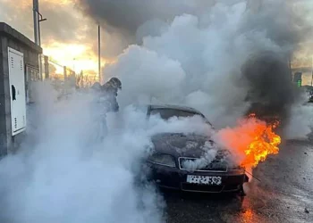 Ceuta vive una noche de vandalismo desenfrenado con incendios provocados y altercados