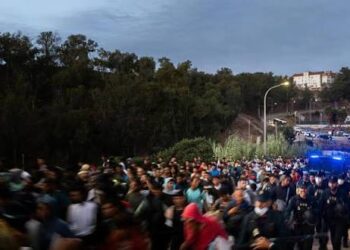 Más de 800 migrantes se trasladan al campamento de Los Rosales