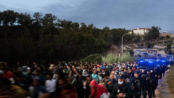 Más de 800 migrantes se trasladan al campamento de Los Rosales Más de 800 migrantes se trasladan al campamento de Los Rosales