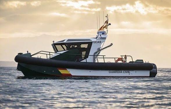 La Guardia Civil intercepta 15 inmigrantes que huían de Ceuta