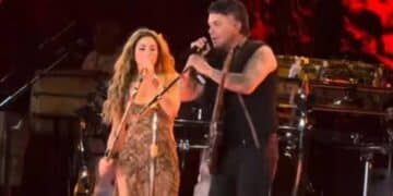 Alejandro Sanz apoya a Ceuta con símbolo durante acto en Madrid Alejandro Sanz apoya a Ceuta con símbolo durante acto en Madrid