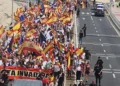 Protesta masiva en Ceuta: Miles de vecinos marchan hacia el Tarajal al grito de «invasores, expulsión» Protesta masiva en Ceuta: Miles de vecinos marchan hacia el Tarajal al grito de «invasores, expulsión»