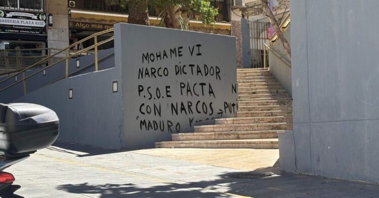 Aparecen pintadas contra Mohamed VI en varios puntos de Ceuta en plena crisis migratoria Aparecen pintadas contra Mohamed VI en varios puntos de Ceuta en plena crisis migratoria