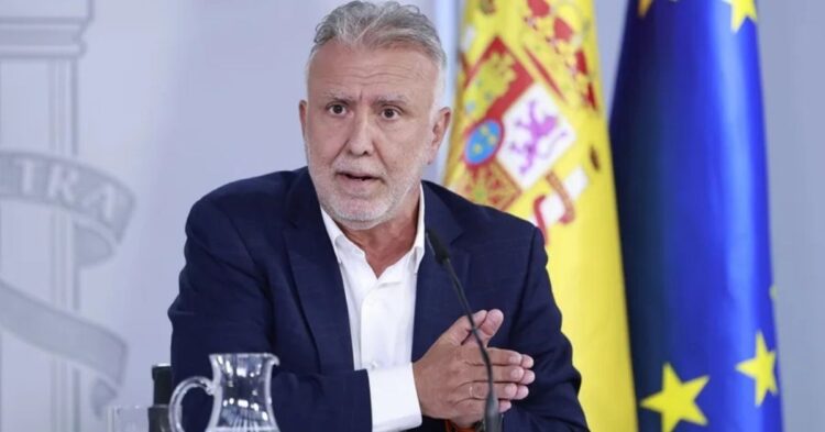 El Gobierno cifra en 214 las expulsiones y en más de 3.500 las salidas voluntarias en Ceuta desde el 10 de agosto El Gobierno cifra en 214 las expulsiones y en más de 3.500 las salidas voluntarias en Ceuta desde el 10 de agosto
