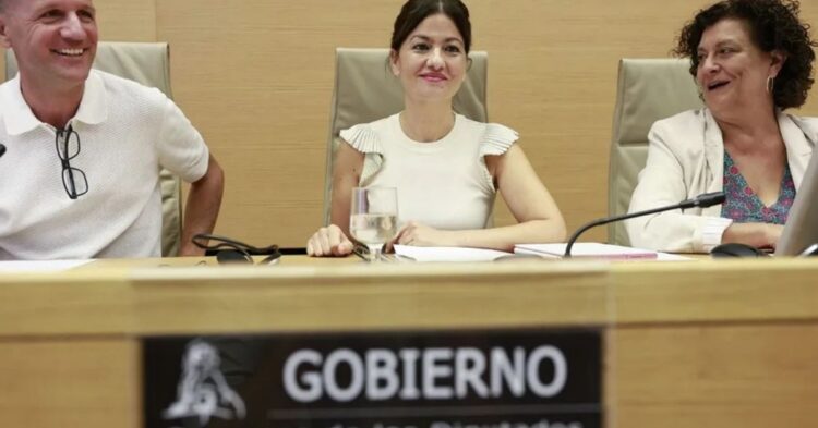 Sira Rego ve «imprescindible» trascolar a la península a los menores de Ceuta y choca con el criterio de Moncloa Sira Rego ve «imprescindible» trascolar a la península a los menores de Ceuta y choca con el criterio de Moncloa
