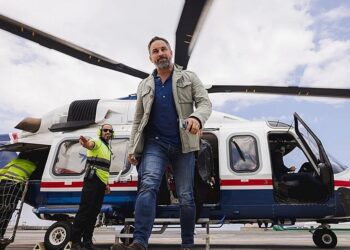 Abascal llama a la calle contra la «traición» del Gobierno en Ceuta y propone acusar a Sánchez en el Congreso Abascal llama a la calle contra la «traición» del Gobierno en Ceuta y propone acusar a Sánchez en el Congreso