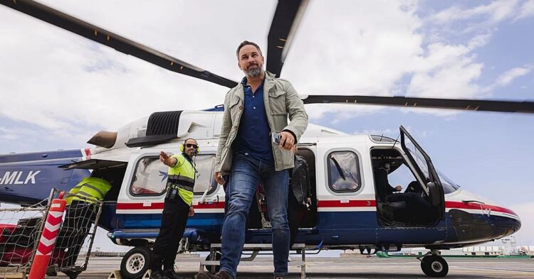 Abascal llama a la calle contra la «traición» del Gobierno en Ceuta y propone acusar a Sánchez en el Congreso Abascal llama a la calle contra la «traición» del Gobierno en Ceuta y propone acusar a Sánchez en el Congreso