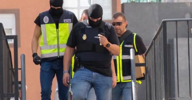 Detenida una mujer en Ceuta tras la muerte por apuñalamiento de un joven en su vivienda de Poblado Regulares Detenida una mujer en Ceuta tras la muerte por apuñalamiento de un joven en su vivienda de Poblado Regulares