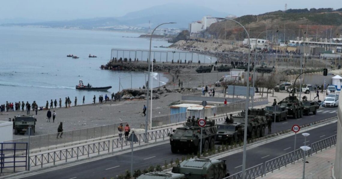 Detenido un individuo en Ceuta tras intentar apuñalar a un soldado de Regulares en el puerto Detenido un individuo en Ceuta tras intentar apuñalar a un soldado de Regulares en el puerto