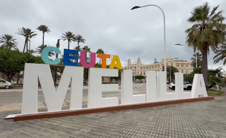 Melilla coloca el nombre de Ceuta junto al monolito de la Constitución en un nuevo gesto de apoyo a la ciudad hermana