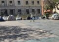 Del Trampolín al centro: la acampada contra el ruido y la inseguridad crece frente a la Delegación del Gobierno en Ceuta Del Trampolín al centro: la acampada contra el ruido y la inseguridad crece frente a la Delegación del Gobierno en Ceuta