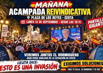 Empresarios ceutíes costean la pantalla gigante para seguir en la plaza de los Reyes el programa en el que intervendrá Juan Vivas