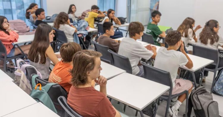España registra el peor resultado de su historia en el Informe PISA tras un desplome en matemáticas y lectura