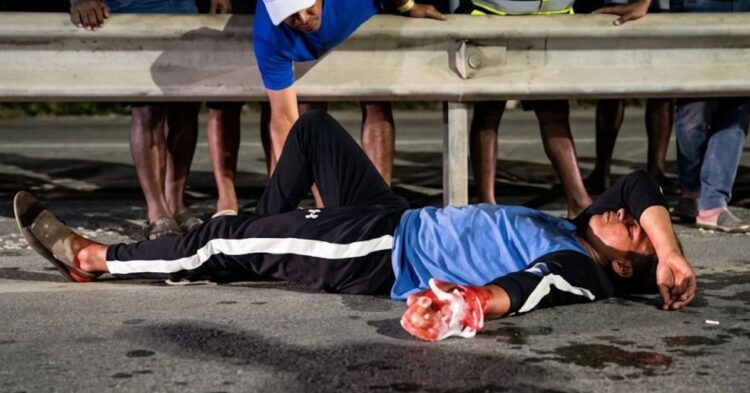 Un apuñalado y varios detenidos en una nueva madrugada de incidentes y tensión en Ceuta