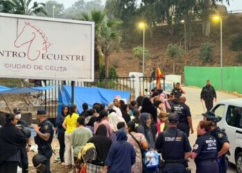 Ceuta traslada a más de 60 mujeres y niños al recinto de La Hípica tras vivir a la intemperie