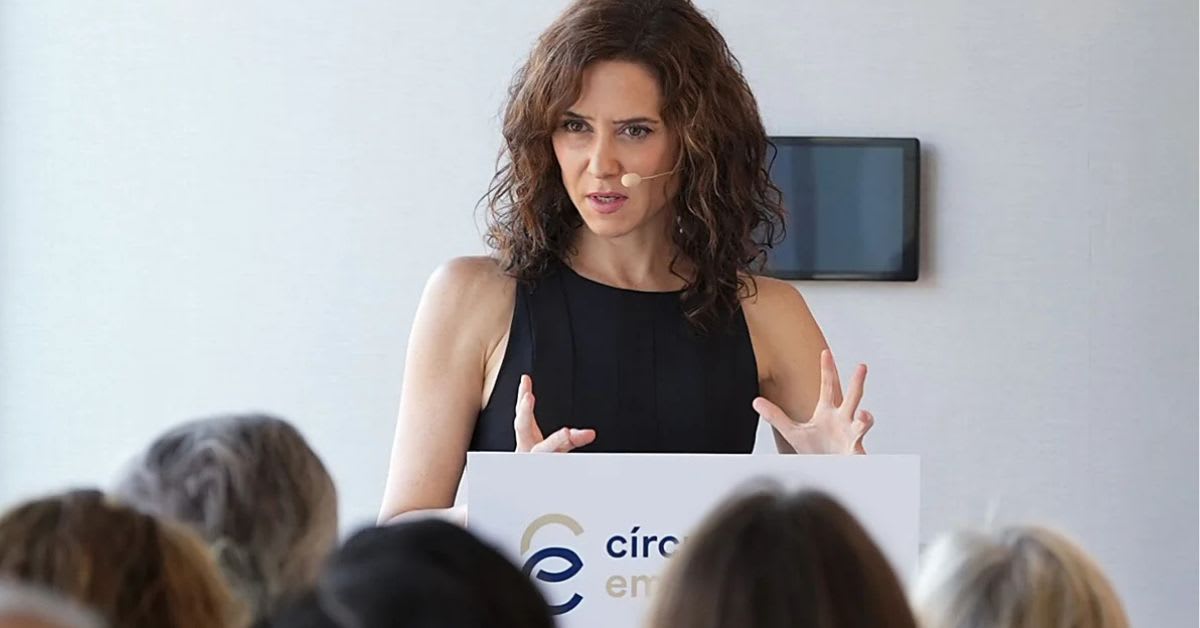 Ayuso ironiza sobre los desahucios: «¿A partir de qué edad dejo de pagar a mis caseros para quedarme en mi vivienda?» Ayuso ironiza sobre los desahucios: «¿A partir de qué edad dejo de pagar a mis caseros para quedarme en mi vivienda?»