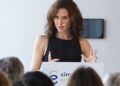 Ayuso ironiza sobre los desahucios: «¿A partir de qué edad dejo de pagar a mis caseros para quedarme en mi vivienda?» Ayuso ironiza sobre los desahucios: «¿A partir de qué edad dejo de pagar a mis caseros para quedarme en mi vivienda?»