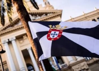 Roban la bandera de Ceuta del Ayuntamiento de Málaga colocada en solidaridad por la crisis migratoria Roban la bandera de Ceuta del Ayuntamiento de Málaga colocada en solidaridad por la crisis migratoria