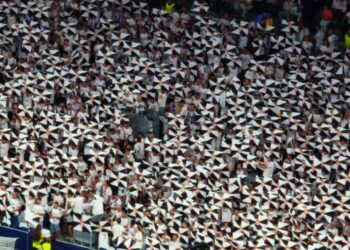 El Santiago Bernabéu se vuelca con Ceuta en el estreno de la Champions League El Santiago Bernabéu se vuelca con Ceuta en el estreno de la Champions League
