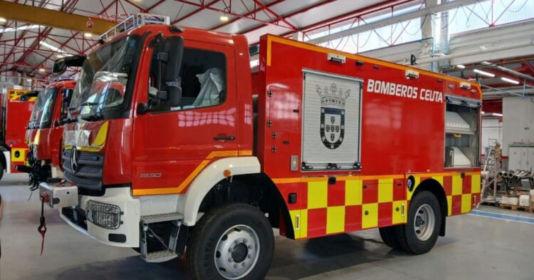 Los Bomberos dan por extinguido un grave incendio en el Monte de la Tortuga que ha quemado hasta 10.000 metros cuadrados