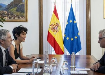 Bruselas presiona en privado al Gobierno de Sánchez para impedir traslados de migrantes desde Ceuta a la Península