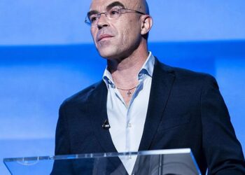 Vox pide aplicar el artículo 102 de la Constitución para juzgar a Sánchez en el Supremo por «traición»