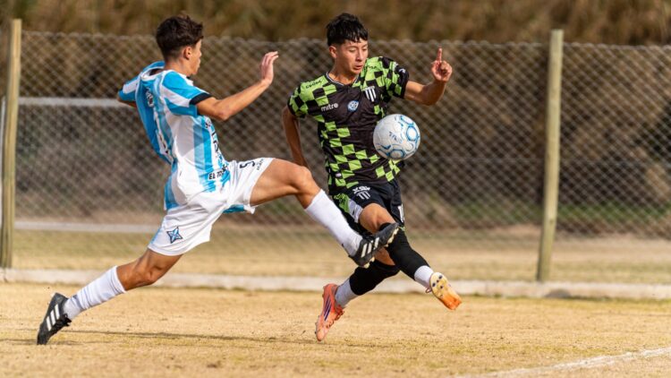 Primera derrota del Ceuta B en liga ante el Salerm Puente Genil (2-1) Primera derrota del Ceuta B en liga ante el Salerm Puente Genil (2-1)