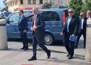 Manfred Weber muestra apoyo a trabajadores de Ceuta