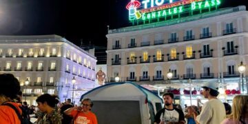 Policías alertan de la presencia de activistas de Samidoun, red afín al terrorismo palestino, en la acampada de la Puerta del Sol Policías alertan de la presencia de activistas de Samidoun, red afín al terrorismo palestino, en la acampada de la Puerta del Sol