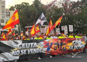 Ceuta reúne a más de 20.000 personas para reclamar soluciones Ceuta reúne a más de 20.000 personas para reclamar soluciones