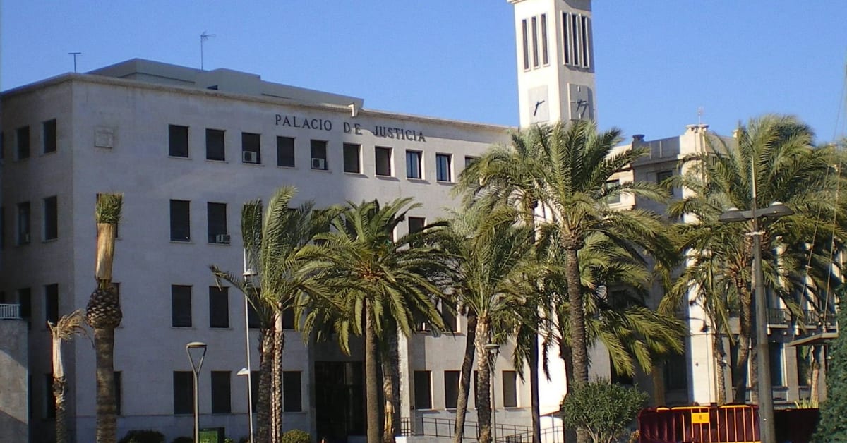 Condenados a dos años de prisión por tráfico de inmigrantes en Almería Condenados a dos años de prisión por tráfico de inmigrantes en Almería