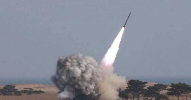 Corea del Norte lanza misiles balísticos en un ejercicio de ataque